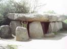 Dolmenek, menhirek